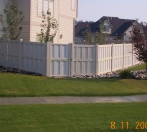 vinyl fencing Omaha residential fencing contractors fence comany Omaha, Nebraska board on board shadow box picket alternating staggered wood vinyl bufftech enduris plygem tan sandstone white sandstone khaki cracking chipping splitting UVB residential backyard perimeter security visibility