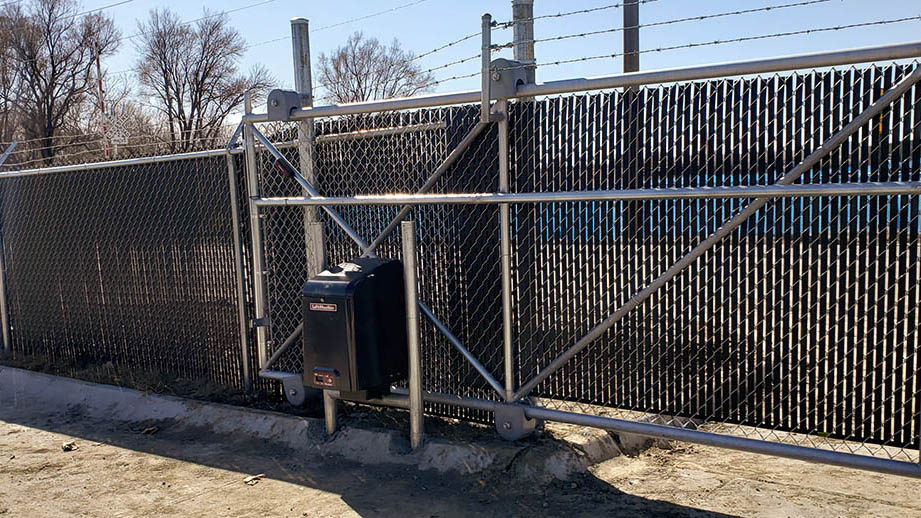 Closed cantilever automated gate made from galvanized chain link with vinyl inserts